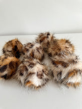 Load image into Gallery viewer, Cheetah – Faux fur pompom
