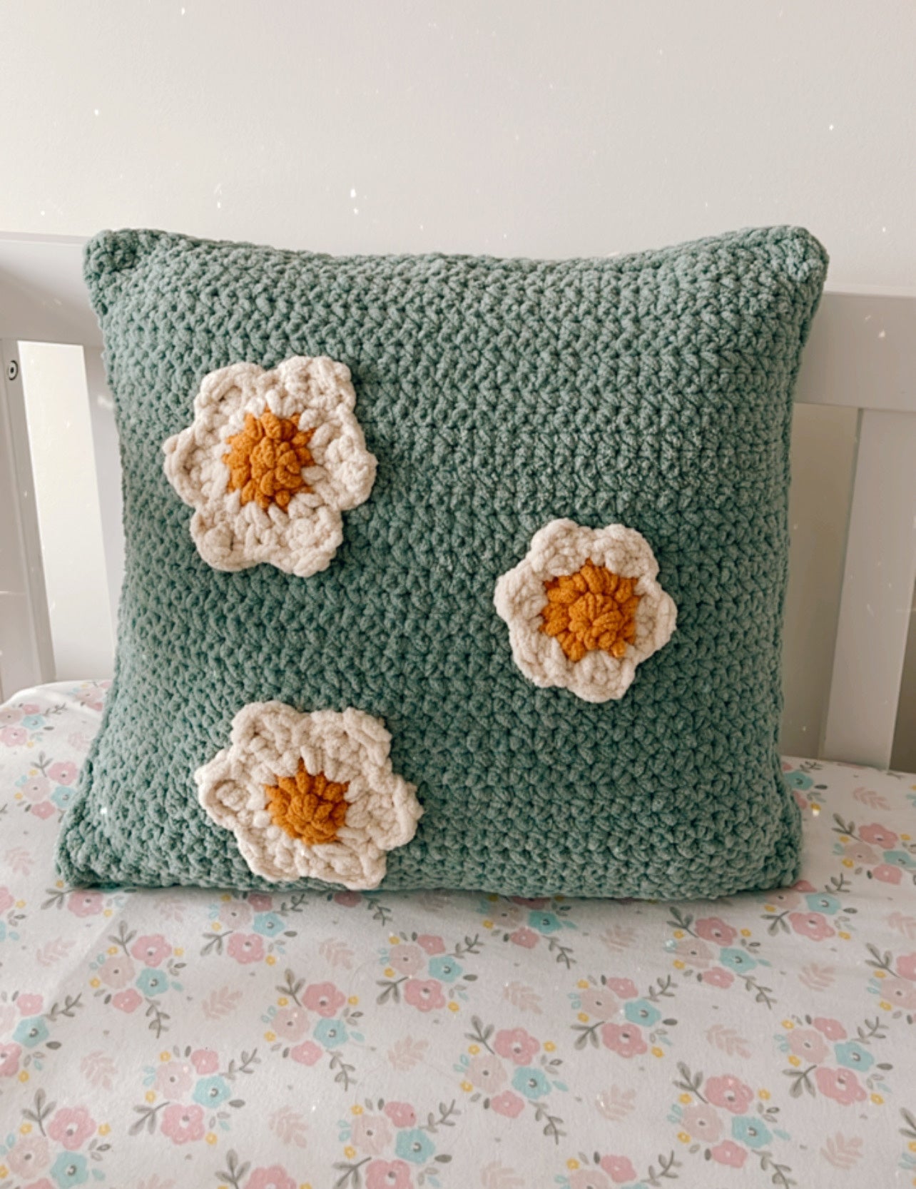 Personalized Daisy Pillow - Crochet Pattern