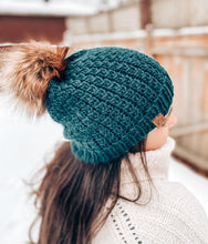 Load image into Gallery viewer, The bulky Crossover hat - Knitting Pattern
