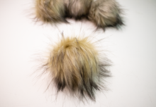 Load image into Gallery viewer, Lynx – Faux fur pompom

